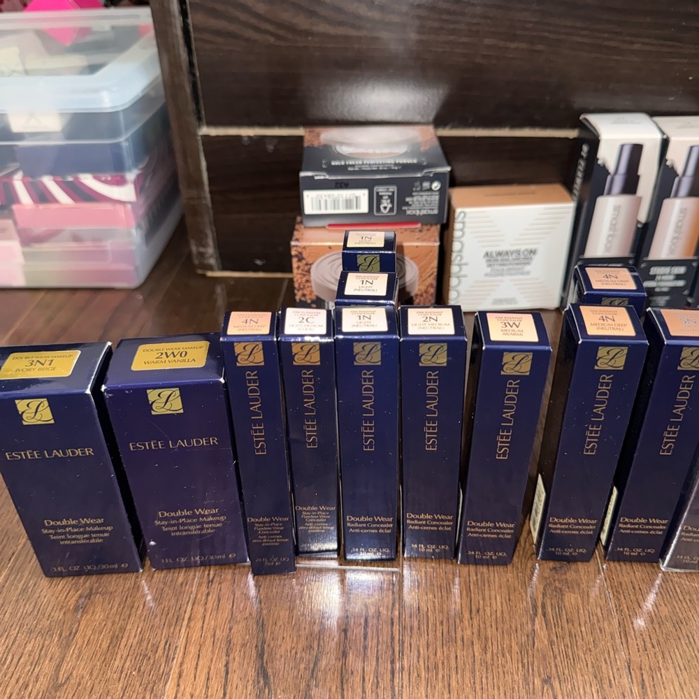 Assorted Foundation Makeup Collection - Picture 4 of 11